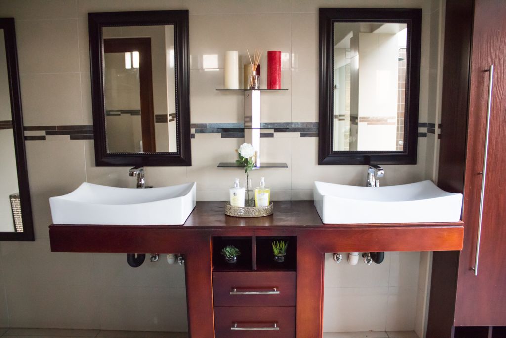 Interior A Bth vanity d4f63687-beea-4bde-9c8e-f18b31fb8ff2