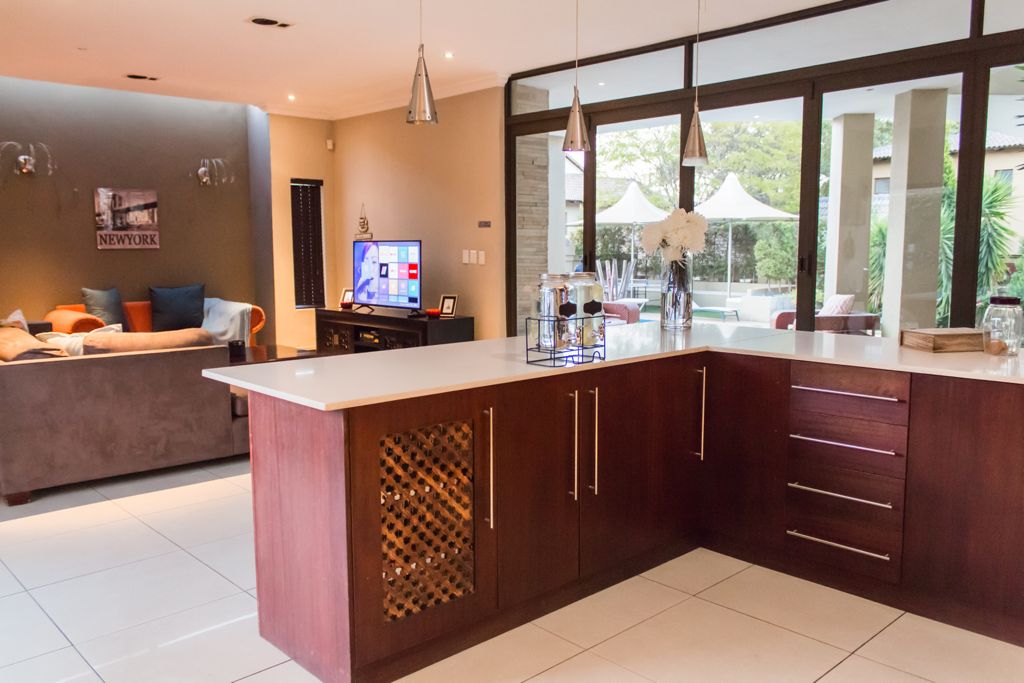 Interior A Family 9e584e4f-4b13-4a89-b876-2bd333368c65