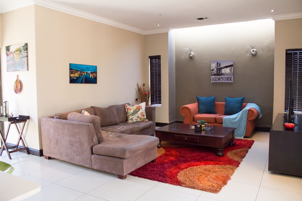 Interior A Family Room 773b5765-4c30-4e3f-b630-c5988b3e261a