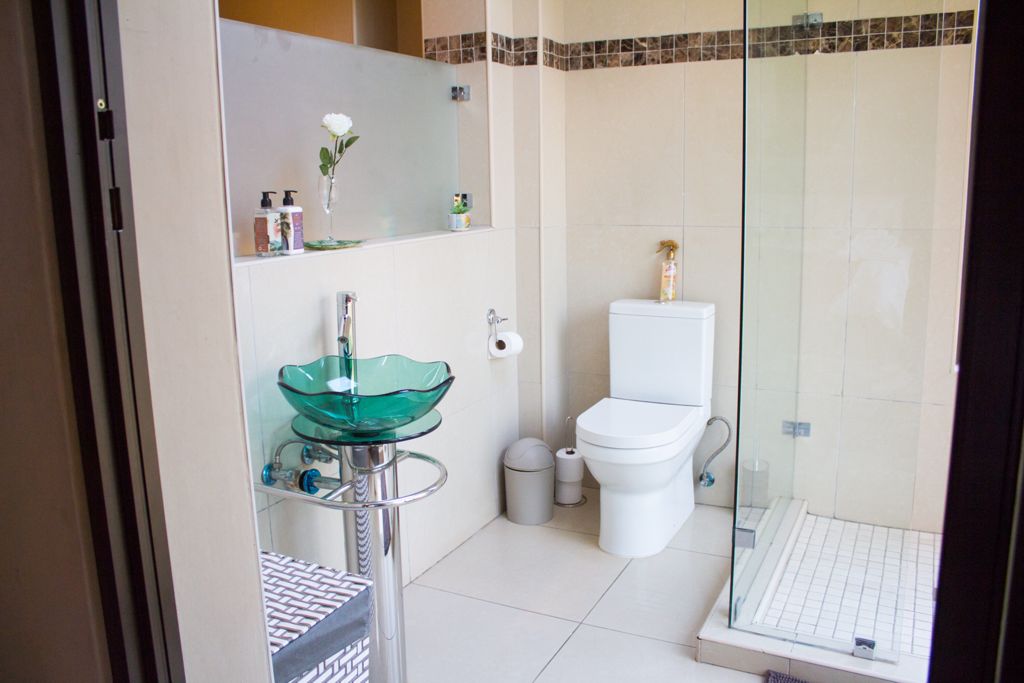 Interior B 2nd Bathrm 75ce559d-d4e8-49ca-a8bd-85298e288a38